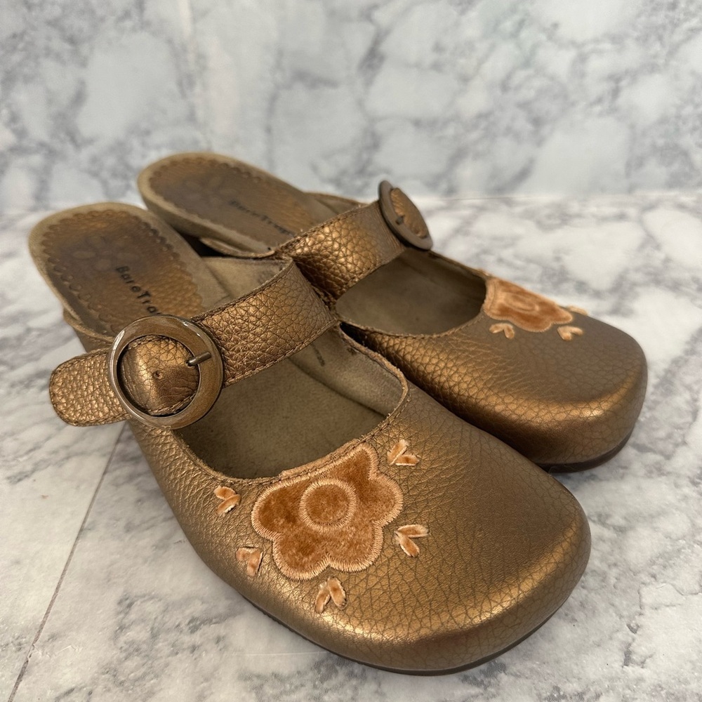 BareTraps‎ Gem Mules 7.5M Bronze Leather Floral Embroidery Wedge Clogs